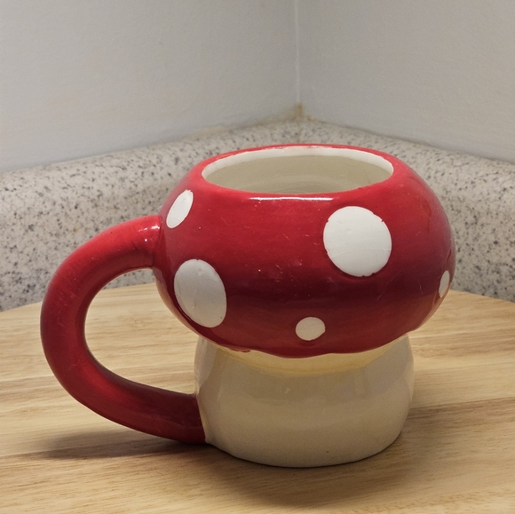 Shocked Mushroom Mug - Picture 2 of 2